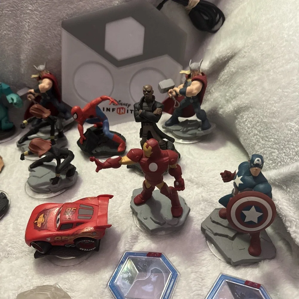 Disney Infinity Figurines Lot Of 26‎ With Portal, Star Wars, Avengers, and More.